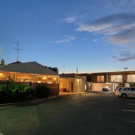 Court Street Motel Parkes Εξωτερικό φωτογραφία