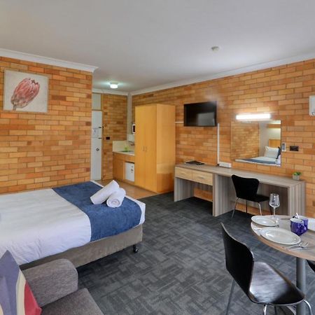 Court Street Motel Parkes Εξωτερικό φωτογραφία