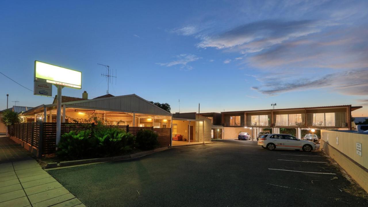 Court Street Motel Parkes Εξωτερικό φωτογραφία