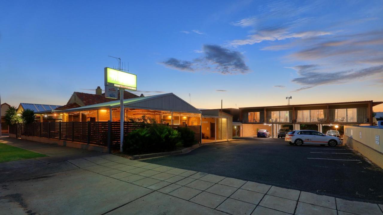 Court Street Motel Parkes Εξωτερικό φωτογραφία