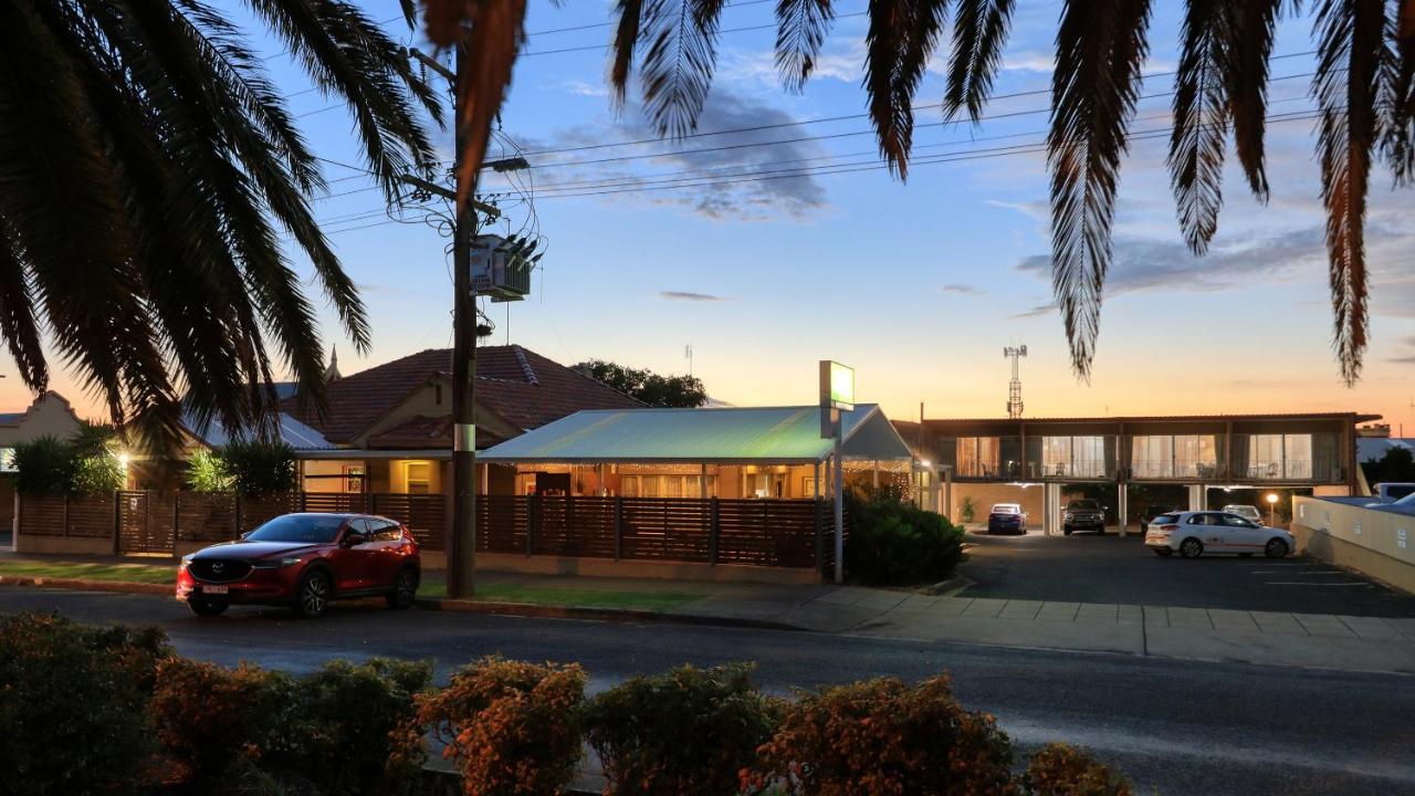 Court Street Motel Parkes Εξωτερικό φωτογραφία