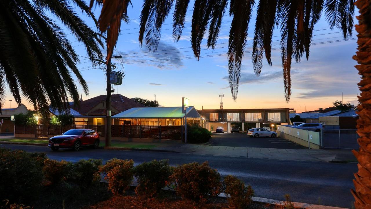 Court Street Motel Parkes Εξωτερικό φωτογραφία