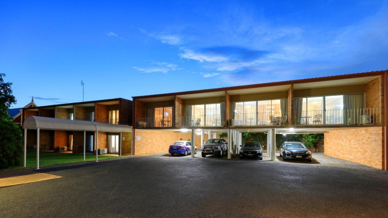 Court Street Motel Parkes Εξωτερικό φωτογραφία