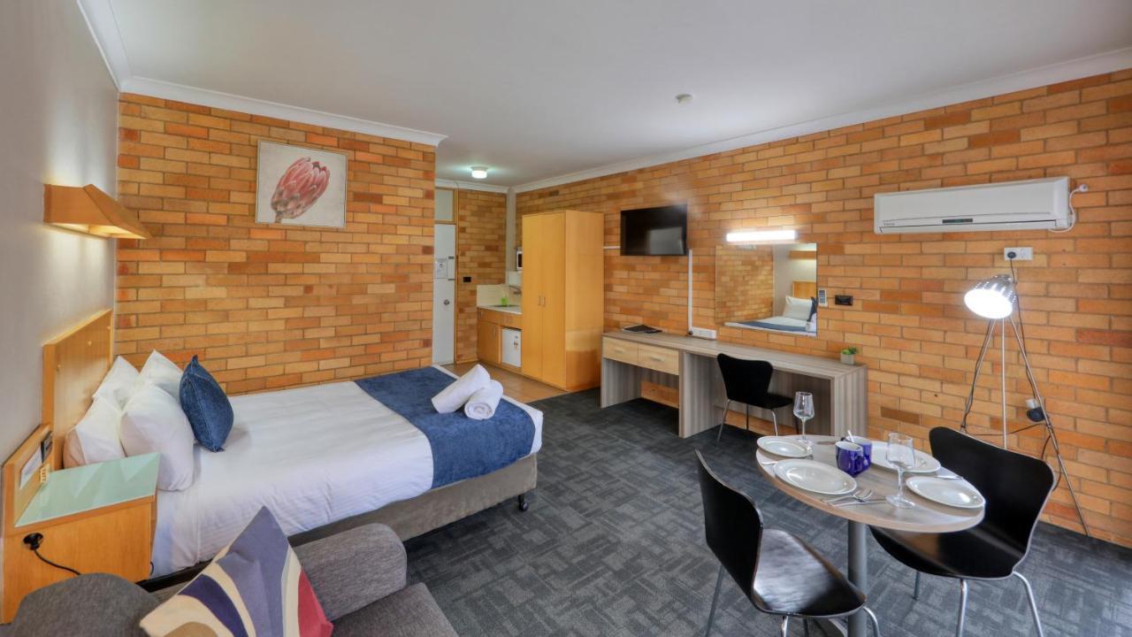 Court Street Motel Parkes Εξωτερικό φωτογραφία