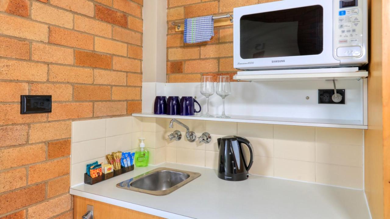 Court Street Motel Parkes Εξωτερικό φωτογραφία